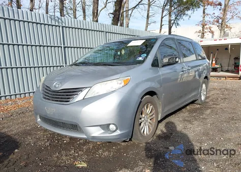 2017 Toyota Sienna Xle 8 Passenger z USA, uszkodzony, nr VIN 5TDYZ3DC7HS890536